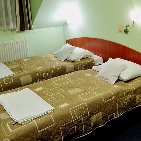 Hotel Zlote Deby Варшава Екстериор снимка