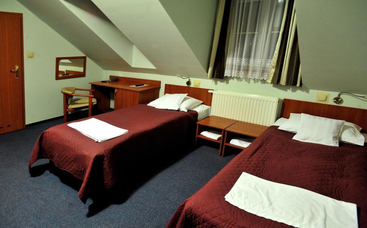 Hotel Zlote Deby Варшава Екстериор снимка