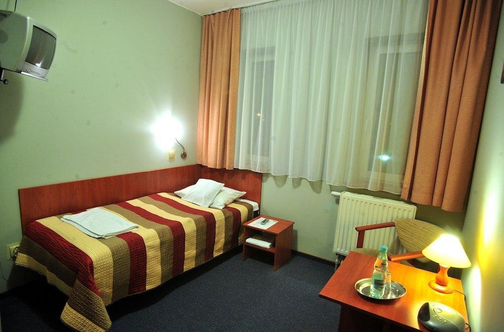 Hotel Zlote Deby Варшава Екстериор снимка