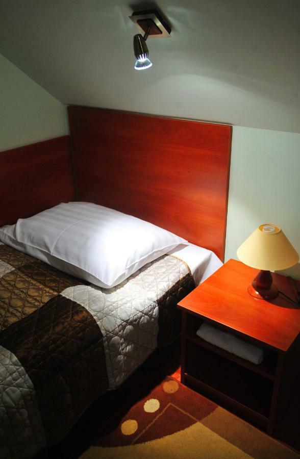 Hotel Zlote Deby Варшава Екстериор снимка
